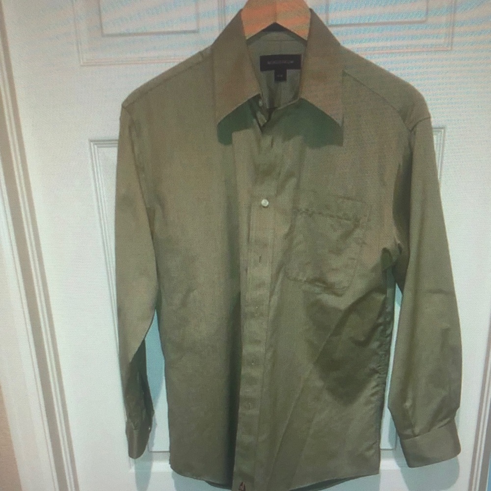 Men's Olive Green Button-Up Shirt